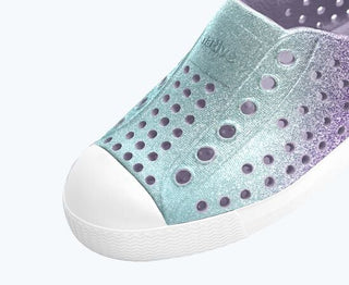 Native Jefferson Bio-Bling™ - Fresco Twirling Bling / Shell White
Close-up of a shoe with a polka dot pattern on a white background