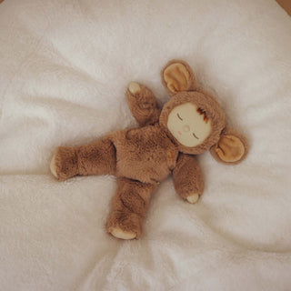 Olli Ella Cozy Dinkums - Mousy Pickle
Brown teddy bear lying on a soft, light-colored surface