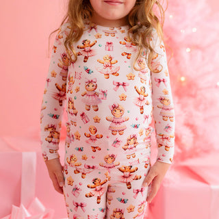Posh Peanut Classic Pajama Set - Ginger Posh
Child wearing a pajama set with teddy bear and bow pattern on a pink background
