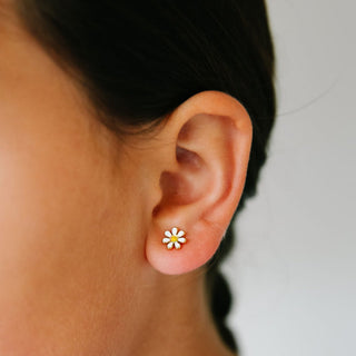 Pip Pop Post Earrings - White Daisy