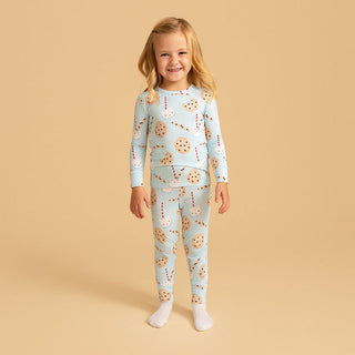 Posh Peanut Classic Pajama Set - Chocolate Chip Cookies
Child wearing a pajama set with a cookie pattern on a beige background