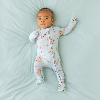 Posh Peanut Convertible One Piece - Chocolate Chip Cookies
Baby lying on a light blue blanket wearing a onesie with a cookie pattern.