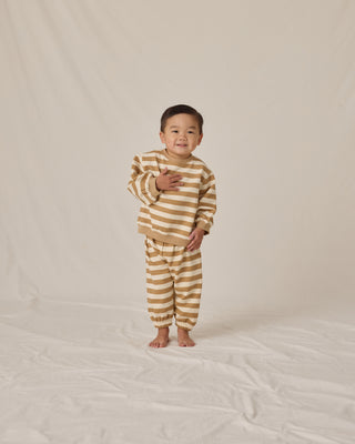 Quincy Mae Oversized Crew Sweatshirt & Oversized Sweatpant Set - Gold Stripe
Child wearing a striped outfit on a plain background