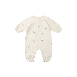 Quincy Mae Henley Bubble Jumpsuit - Moons
Baby onesie with star pattern on a white background