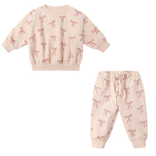 Quincy Mae Relaxed Fleece Sweatshirt & Sweatpant Set - Red Bows
Children's pink outfit with bow pattern on a white background