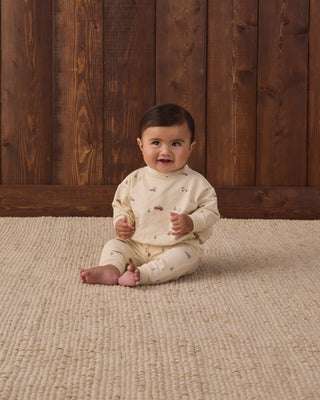 Quincy Mae relaxed fleece sweatshirt and sweatpant set in cozy, neutral fabric, perfect for comfortable holiday outfit.