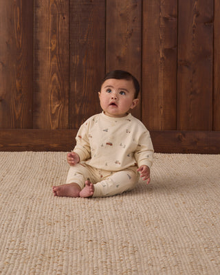 Quincy Mae relaxed fleece sweatshirt and sweatpant set in cozy holiday drive colors, perfect for comfortable loungewear.