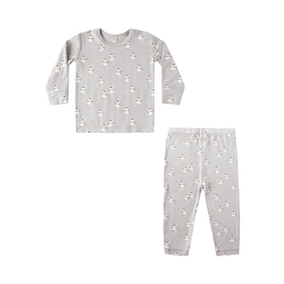 Quincy Mae Bamboo Pajama Set - Snowmen
Children's pajama set with long-sleeve top and pants on a white background