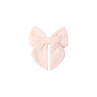 Quincy Mae Bow - Petal
Pink bow-shaped hair accessory on a white background