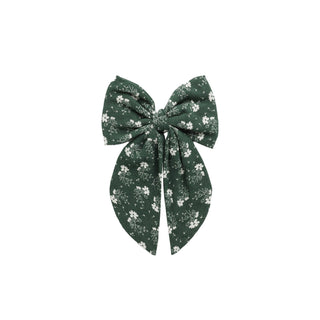 Rylee & Cru Oversized Bow - Green Ditsy
Green floral bow on a white background