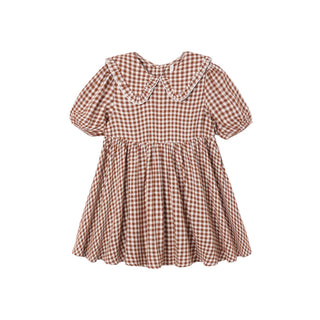 Rylee & Cru Camille Dress - Brick Check
A toddler girl's short-sleeve dress in a brown and white gingham check pattern, featuring a large Peter Pan collar with white lace trim, a gathered waist, and a flared skirt.