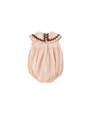 Rylee & Cru Cove Romper - Blush
Beige baby romper with brown trim on a white background