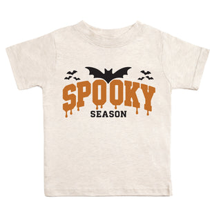 Sweet Wink Spooky Season Halloween Short Sleeve T-Shirt
A baby t-shirt in off-white heather fabric featuring a Halloween graphic that reads 'SPOOKY SEASON' in orange dripping letters, with a black bat silhouette and smaller black bats above.