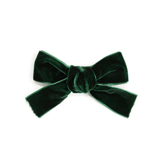 Sweet Wink Emerald Green Velvet Bow Christmas Clip
Green velvet bow on a white background