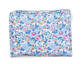 TRVL Designs Roadie Medium Zip Pouch - Bridgehampton Floral
Floral-patterned fabric roll on a white background