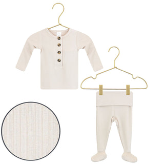 Lou Lou and Company Ribbed Top and Bottoms - Cove
Baby outfit with long-sleeve top and pants on hangers against a white background