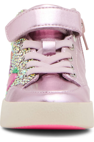 Steve Madden Toddler Delight High Top Sneaker - Pink
A close-up of a metallic pink high-top sneaker featuring a wide hook-and-loop strap, matching pink laces, a side zipper, and a colorful rhinestone-embellished side panel.