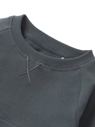 Little Bipsy Pocket Pullover - Shadow
Close-up of a dark gray sweatshirt collar with a white label.