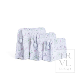 TRVL Designs Roadie Large Zip Pouch - Putt Putt Pink
Four soft fabric zip pouches in a light pastel print, arranged by size on a white background. The pouches feature a delicate pattern of small illustrations and have white drawstring tassels.
