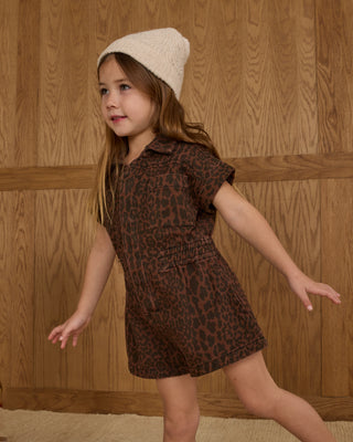 Rylee & Cru Utility Romper - Leopard

Young girl in a leopard print dress and cream beanie standing against a wooden paneled wall.
