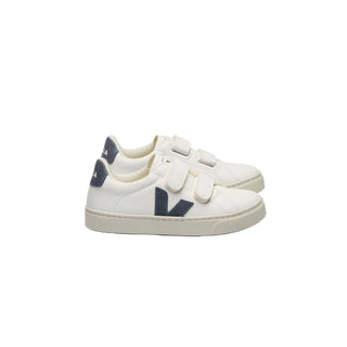 White VEJA Kids Esplar leather sneakers with blue accents, featuring a classic low-top design and white laces.