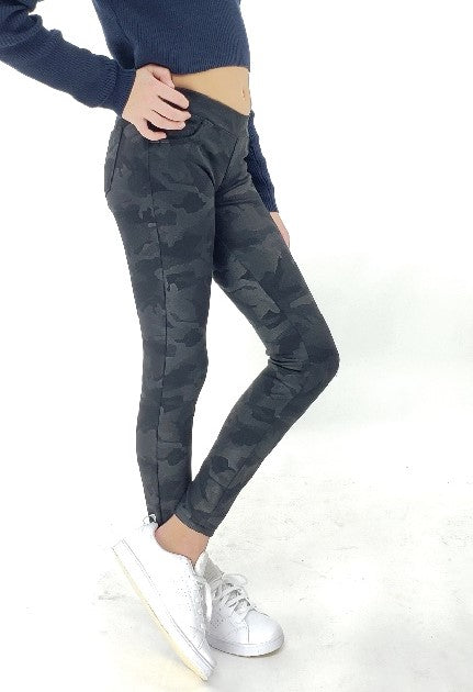 Tractr Black Camo Mid Rise Pull-On Ponte Pants (7-14)