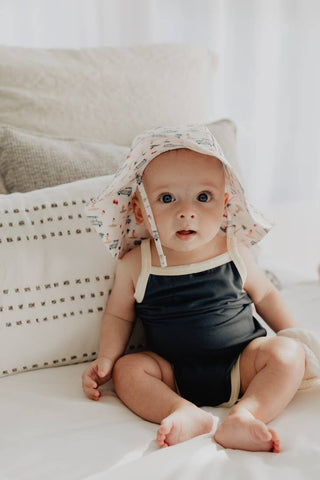 Babysprouts Sun Hat in Surf, Babysprouts, Babysprouts, Babysprouts Sun Hat, Gender Neutral, Gender Neutral Hat, Hat for Boys, Hat for Girls, SS23, Sun Hat, Surf Print, Sun Hat - Basically Bow