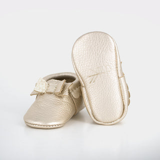 Freshly Picked Platinum Bow Moccasins, Freshly Picked, Bow Moc, Bow Moccasins, Els PW 5060, Freshly Picked, Freshly Picked Bow Moccasins, Freshly Picked Moc, Freshly Picked Moccasins, Moccasi