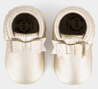 Freshly Picked Platinum Bow Moccasins, Freshly Picked, Bow Moc, Bow Moccasins, Els PW 5060, Freshly Picked, Freshly Picked Bow Moccasins, Freshly Picked Moc, Freshly Picked Moccasins, Moccasi