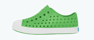 Native Jefferson shoes in grasshopper green and shell white with a casual, lightweight sneaker design.