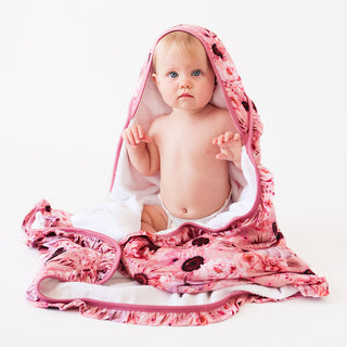 Posh Peanut Liliana Ruffled Hooded Towel, Posh Peanut, Hooded Towel, Liliana, Posh Peanut, Posh Peanut Hooded Towel, Posh Peanut Ruffled Hooded Towel, Posh Peanut Towel, POSH40, PP Fall 2022,