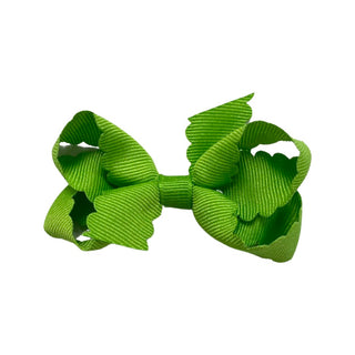 Mini Grosgrain Scallop Edge Hair Bow on Clippie, Wee Ones, Alligator Clip, Alligator Clip Hair Bow, cf-type-hair-bow, cf-vendor-wee-ones, Clippie, Clippie Hair Bow, Grosgrain Scallop Edge Hai